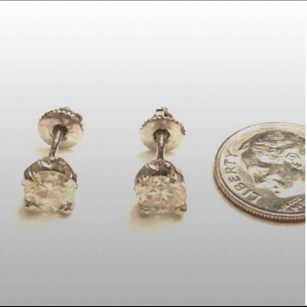 Diamond stud earrings - Picture 5 of 7